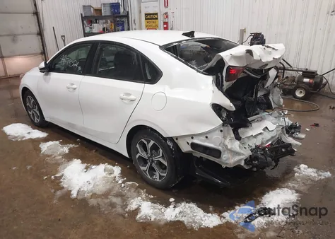 2021 Kia Forte Lxs z USA, uszkodzony, nr VIN 3KPF24AD8ME391540